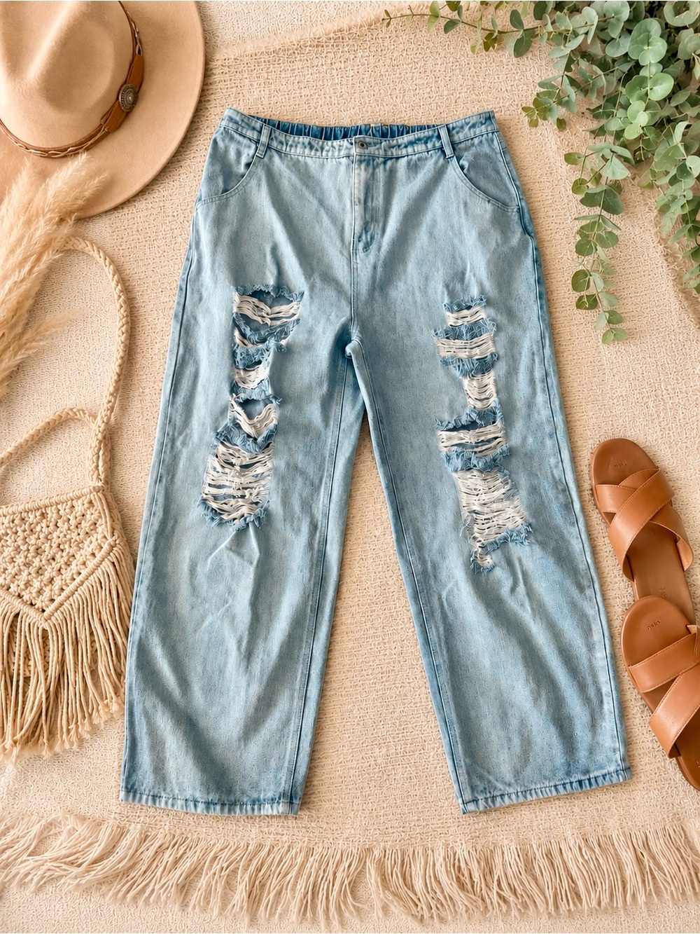Light Wash Distressed Boyfriend Jeans - Women